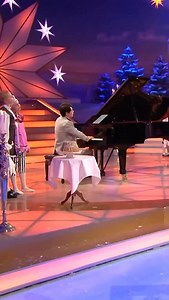 Spreading some Christmas cheer performing ‘In der Weihnachtsbäckerei’ on the TV show ‘Adventsfest der 100.000 Lichter’! It was a joy to share this moment with the talented children, and @der_wahre_rolf_zuckowski himself! ✨ | Lang Lang - 郎朗
