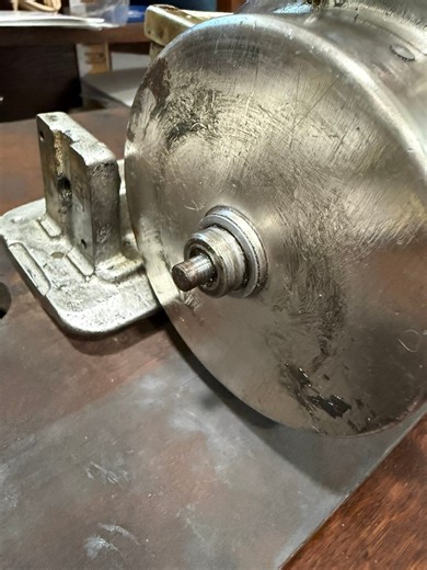 Anyone know how to get the spring barrel off this Silvertone phonograph? | Facebook