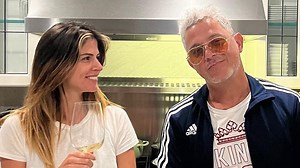 Alejandro Sanz y Stephanie Cayo, juntos en México: el inesperado posado casero que han protagonizado