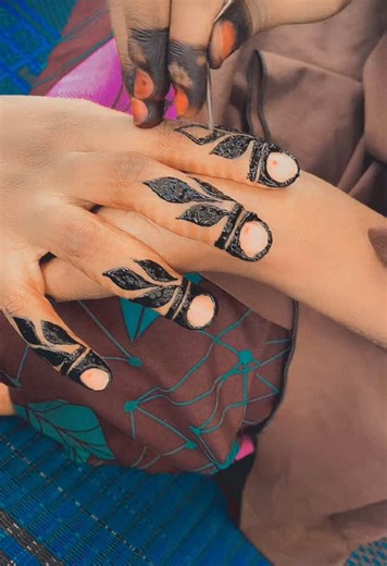 #hennaartist #handhenna #blackhenna #henna