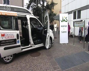 #sociale Nell'ambito del progetto Mis - Mobilitaet Fuer Suedtirol, la cooperativa Solution ha consegnato al distretto sociosanitario di Oltrisarco/Aslago un mezzo per il trasporto di persone disabili. La dimostrazione concreta di come, una volta tanto, siano i privati a sostenere l'ente pubblico ASSB #cooperative #coopsolution #progettomis #sandrorepetto #assb #danielaqualtieri | TV33 - La vostra TV in Trentino Alto Adige