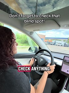 How to Check Your Blind Spot When Changing to the Center Lane