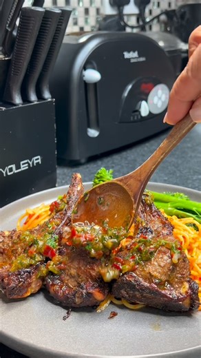 Call me the Queen of “Prep Now, Thank Yourself Later”, crown made of freezer bags, @foodacespices’ pouches and frozen bread dough 👑😂 I batch season my meat, batch make chimichurri (because that sauce deserves its own throne), and I even batch prep bread and freeze, so future me can just defrost and flex like I’m on a cooking show. End result? Dinner goes from chaos to done in record time, while I pretend I actually have my life together 😜. Want the chimichurri recipe? Comment SAUCE and I’ll s