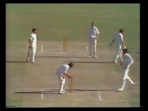 GEOFFREY BOYCOTT run out (IAN BOTHAM) 26 NEW ZEALAND v ENGLAND CHRISTCHURCH FEBRUARY 28 1978