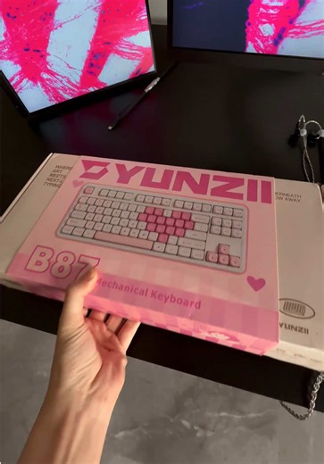 YUNZII B87, custom mechanical keyboard with QMK/VIA and a heart-shaped touch. Perfect for your partner. 💖 @YUNZII KEYBOARD #yunzii #keyboard #setup #techtok #yunziikeyboard