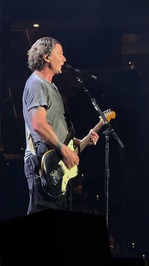 BUSH performing Glycerine in Indianapolis last night 8/18/2025 at Gainbridge Field House #bush