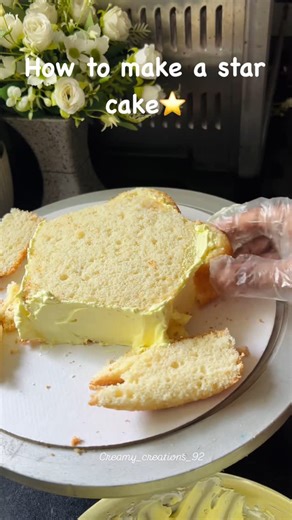 Creamy_ Creations_92 on Instagram: "How to make a star cake✨⭐️ . . . . . #viralreels #homebakersofinstagram #trendingreels #womeninbusiness #cakedecorating #viralvideos #cakeofinstagram #bakinglove #tipsandtricks #cakeshapingskills"