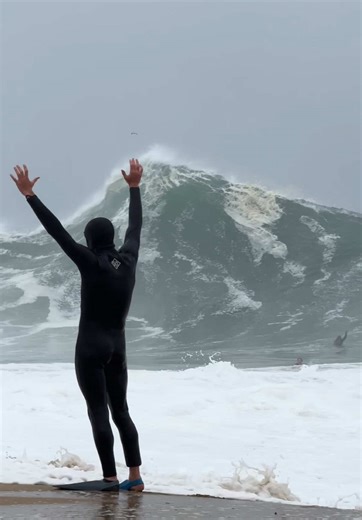 Have you heard of “The Wedge” in Newport Beach California? Well now you know the story 🌊 #surf #surfing #waves #surf #bigwaves