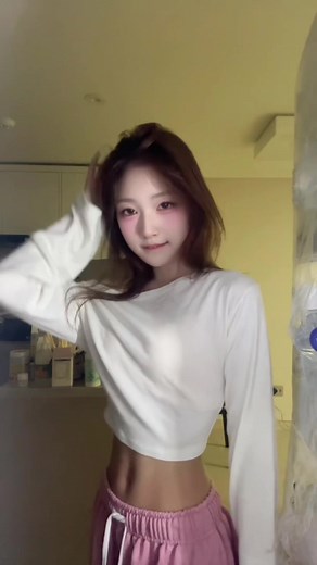 요미생의 수영복 패션과 굉고
