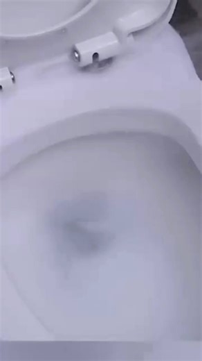 عارفين إنك جربتي منتجات كتير وكلهم بيقولوا "بيقضي على الدهون" وفي الآخر مفيش نتيجة.. 😔 عشان كده مش هنقولك كلام كتير.. إحنا بنتحداكي تجربي Bubble Cleaner! 💪 الفيديو دي مش فوتوشوب، دي النتيجة الحقيقية اللي هتحصلي عليها في مطبخك أو على سجادك في أقل من دقيقة! ⏱️✨ الفوم ده مصمم خصيصاً عشان يفتت أصعب الدهون المتراكمة بقالها سنين، والبقع اللي كنتي فاكرة إنها مش هتطلع أبداً. 💡 ليه تشتري عبوة واحدة لما ممكن تاخدي 3 وتوفري؟ 💥 عرض خاص جداً: 3 عبوات Bubble Cleaner بـ 420 جنيه بس (وفرتي أكتر من 200 جنيه!