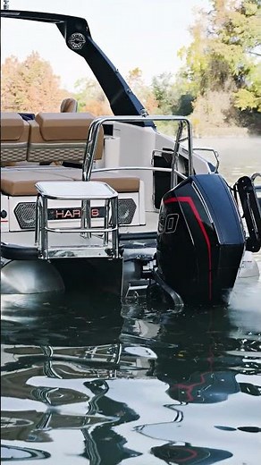 Luxury Redefined with the Crowne Tritoon Boat