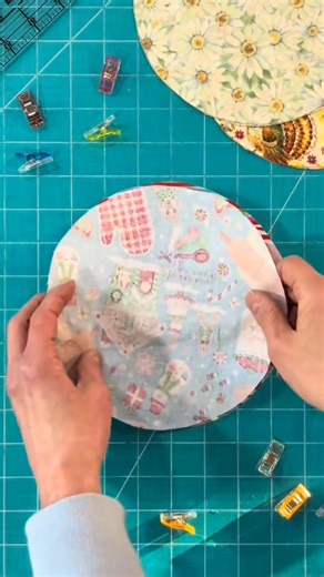 1.5K views | Mason jar covers are such an easy sewing project and perfect for beginners. Full tutorial on my page.✨ Credit : Ms.BethAnn #sewingdiy #sourdoughstarter #sewinginspiration #beginnersewing #creatorsearchinsights | Amelia Emma | Facebook
