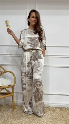 73 reactions · 6 comments | Vintage print, moderan kroj!懶 Komplet sa prefinjenim “toile de Jouy” motivima, izradjen od 100% viskoze!✨ | D&D butici | Facebook