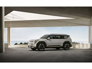 Introducing the 2024 Kia EV9: Modern Refinement and All-Electric Capability Arriving in Canada This Year