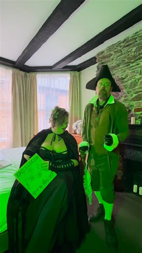 Paranormal Evening at the Jolly Sailor Inn, West Looe, Cornwall. Great fun with dinner, performance, history tour, films and of course, ghost hunting! #westlooe #looe #cornwall #jollysailor #haunted #ghosts #author #book #hauntedharbour #show #smugglers #pirates | Hideaway West Looe