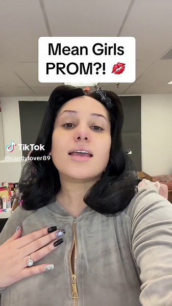 Mean Girls-Inspired Prom Look