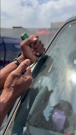 How to remove Windshield cutting Adhesive Glue #autoglass - No Formula Drift Build 👎