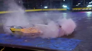 这些机器人通过点燃对手来摧毁他们 | BATTLEBOTS_哔哩哔哩_bilibili