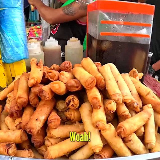 Filipino Man Refuses My Money! 🇵🇭 #manilapilippines #lumpia #fyp