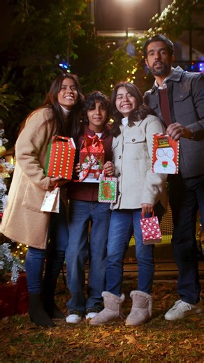 Brilla en todas las celebraciones con outfits envidiables para toda la familia. 🎄✨ Encuéntralos en Walmart. | Walmart México