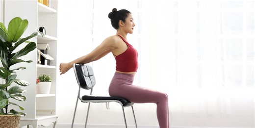 比器械皮拉提斯更簡單！「椅子皮拉提斯」全攻略：7 個動作精準改善體態，坐著就能練出輕盈感