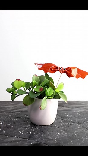 52K views · 633 reactions | Super quick and easy little Halloween craft idea. Make them into a garland or cake topper or plant pick or anything else you can think of! 驪 | The Craft Patch | Facebook