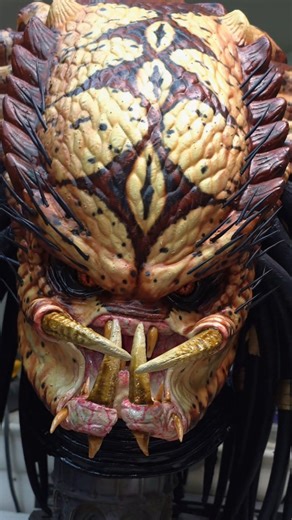 Monstershop on Instagram: "Snake Predator (Repaint of a p2 head) Painted by me, @m0nstersh0p Dreads/beads by @parr330 Head sculpt by @hurleyfx #repaint #predator #prop #art #reels #reelinstagram #custom #mask #horrorcollector #hollywood #propmaker #specialeffects #sfxartist #mascara #cosplay #costume #halloween #edgein #snakeeyes #artistlife #sculpt #paint #horrorfan"