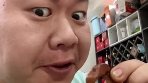 沙雕吃播日常奇葩行为引发笑料不断