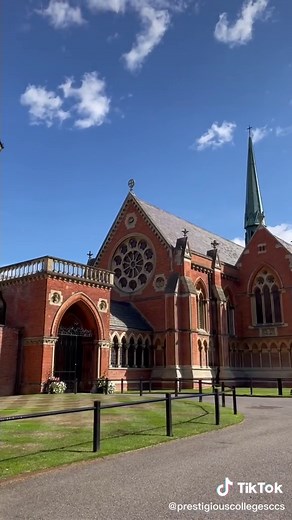 Explore Wellington College with our Students!