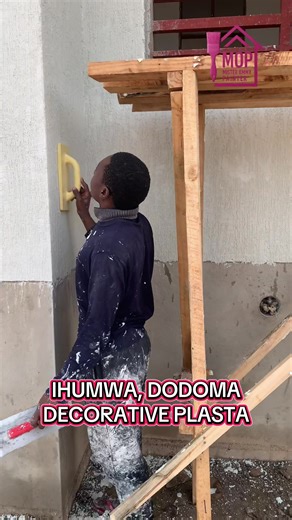 Tunakimbiza skimming ya decorative plasta kwa nje ya nyumba 🤝 #build #houseoftiktok #construction #decoration #MOPainter