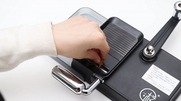 Watch Upgrade Dual-Track Portable Cigarette Machine on Amazon Live