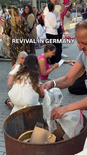 Who the SON sets free is free indeed!!!!To see so many people surrender to Jesus Christ in GERMANY!
