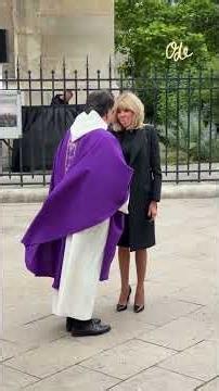 Brigitte Macron arrive aux obsèques de Bernadette Chirac 🕊️ Brigitte Macron est arrivée à l’Église