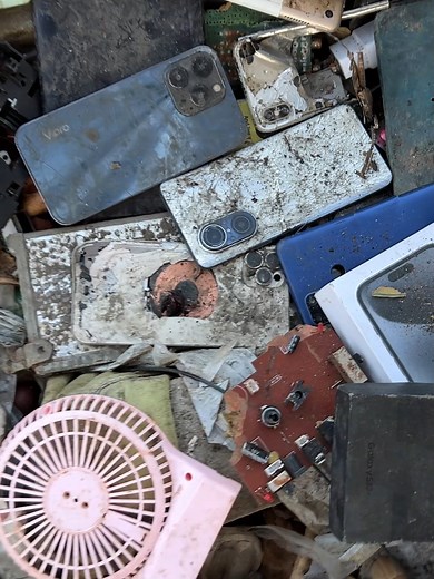 88K views · 1.1K reactions | Big Lucky Found iPad Computer And Many Broken Phone In The Rubbish#reelsvideo #reelsfb #restoration #reelsinstagram #reelsviral | Restore Urphone | Facebook