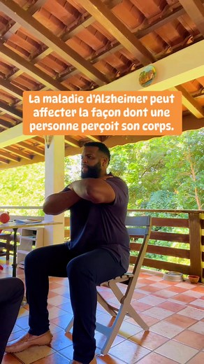 🪑 Il est important de comprendre que la maladie d’Alzheimer peut affecter la façon dont une personne perçoit son corps. Cela signifie qu'il peut être difficile pour elle de nommer ou de localiser les différentes parties de son corps, ce qui complique les mouvements volontaires.💃 C'est pourquoi nous proposons des mouvements adaptés, en musique sur chaise qui permettent de travailler sur ces compétences essentielles tout en s'amusant. @super fans #creadiaz #joie #bienetre #Cerveau #corps #mouvem