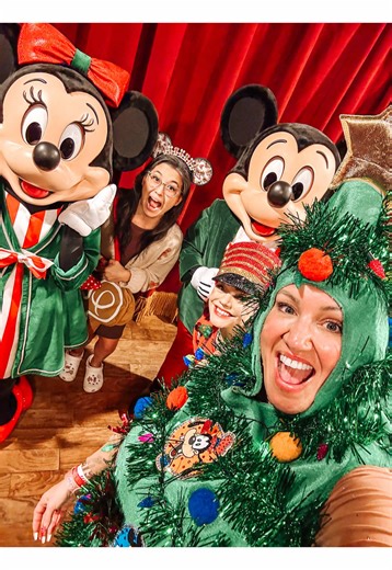 A little rain and a reminder that magic doesn’t cancel for weather ☔️✨ Mickey’s Very Merry Christmas Party in the rain meant ponchos over outfits, puddles on Main Street, and laughing our way through it all. Sometimes the best Disney nights happen when you’re flexible, roll with the weather, and brave the rain anyway… because the memories are always worth it 🎄🤍 #mvmcp #girlstrip #disneyadult@Disney Parks