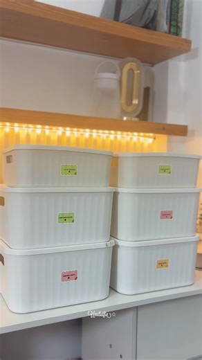 Umi Lutfia🪴 on Instagram: "Menata 2026 dengan hal2 kecil agar waktu lebih berkualitas 🤍 Bismillah 2026 lebih berkah lebih damai lebih tenang dan lebih bahagia🤲🏻🤍 Kali ini aku bikin label smart label printer dari @niimbotofficialindonesia semua barang sudah tertata lengkap dengan namanya🤍 🌹buat yang mau samaan smart printer B1 cek dibio no 241 ya😘 #Niimbot#nimbotb21#menata2026#labeltanpatinta"