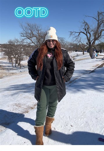 My OOTD looked a little different today 😅🥶❄️❄️ Shout out to @adidas @carhartt @UGG® @Quay @Bold Hair and Company for keeping me warm #OOTD #dallaska #snowday #dallastx #familytime