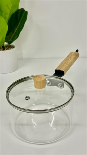 Edición Limitada - Objetos que organizan on Instagram: "Nueva olla de vidrio.. transparente. Con mango de bamboo!!! 2 medidas disponibles (1,8 y 2,5 litros) en la web Nunca cocinar fue tan fácil!!!! #ollasdevidrio 💳 3 y 6 cuotas sin interés con todas las tarjetas de crédito 💳 3 cuotas sin interés con todas las tarjetas de debito (si estás subscripto a GO CUOTAS) 💸 10% de descuento abonando con transferencia bancaria 📦Envíos a todo el país x Correo Argentino. 📦 Envíos a CABA Y GRAN BS AS con