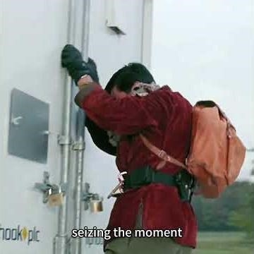 Three people steal the famous painting with tacit cooperation.#shorts #movierecap #film