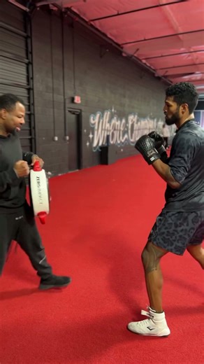 How to get the big knockouts!🥊 Shane Mosley Sr gives Shane Mosley Jr the keys🔑 to KO👊🏽 kingdom