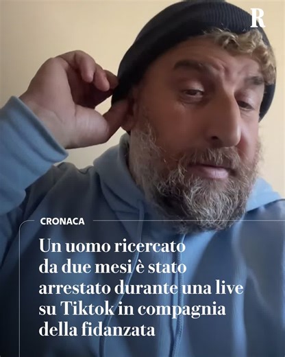I carabinieri della stazione di Chieri lo stavano cercando da diverse settimane ma conoscevano la sua passione per i social: giovedì scorso, grazie a un attento monitoraggio sul web, un quarantasettenne, Cajo Music, residente in frazione Appendini, vicino a Poirino, nel Torinese, è stato arrestato nel bel mezzo di una live su Tiktok sul suo canale chiamato come lui, “Cajo Music”, in compagnia della fidanzata. L'articolo di Federico Gottardo su Repubblica Torino.