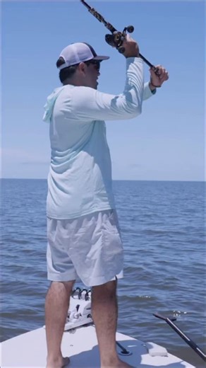 Hold on TIGHT 🤯 When the silver king takes flight 🚀 the Fathom Low Profile does the heavy lifting 💪🏻 #PENNFishing #LetTheBattleBegin #Tarpon #Fishing #FishingReel #TarponFishing | PENN Fishing