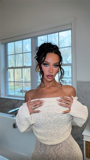 CARLI BYBEL on Instagram: "Easy messy updo #hairtutorial 🎀✨"