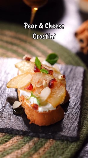 Chef Neha Deepak Shah on Instagram: "🍐Pear & Cheese Crostini 🧀 ! This is the perfect appetizer for any occasion. The salty sweet combination is what makes this special & today is also WORLD PEAR DAY ! For the cheese spread - 150 g Paneer 2 cubes of cheese Some salt & milk to blend 1 Pear, I used @USA_pearIndia for this recipe 1 tsp butter For toppings - sliced almonds, pecans & cranberry, mint leaves & a drizzle of honey. USA pears are now available in the market & the taste is amazing. It is 
