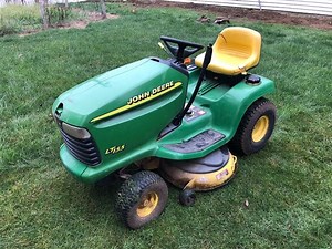 John Deere LT155 Tractor/Lawn Mower | Other