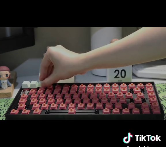 Trying out the new Akko rosewood switches! The sound is a lot more muted in person. Apologies for the spacebar, I haven’t modded the stabilizers 😅 #keychronk2 #keychron #tiramisu #gingko #keycaps #cherry #profile #ma #akko #rosewood #switches #gateron #brown #keeb #thocky #ph #fyp @Keychron @akkogear.ph @AKKO Việt Nam