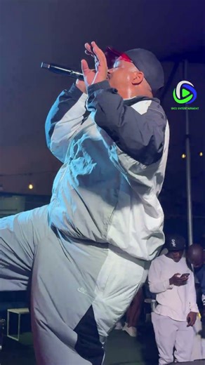 Uncool activating the crowd with ‘Dlala Ka Yona’ x ‘Malacosta’ at Mark Khoza’s Homecoming 2025. 💚🔥