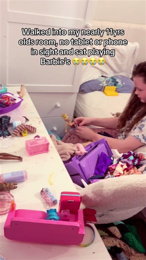 Why am I crying at this it’s been soo long since I’ve seen her play with Barbie’s and actually be a kid 😭😭😭 #fypp #fyp #mumsontiktok #mumsoftiktok