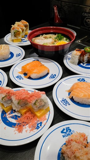Connie┃NYC Foodie on Instagram: "I can’t think of a better way to eat sushi than from a conveyor belt and this time it’s even more fun because Kura Revolving Sushi Bar is doing a collab with Kirby with Nintendo! -Bikkura Pon Capsule Prizes available (receive 1 random prize at plate 15, 25, then every 15 plates thereafter): •Microfiber Cloth •Cable Band •Acrylic Charm with Pedestal -Two food items available: •Kirby Dreamy Crunchy Roll •Waddle Dee Feisty Feast Roll Starting 1/14, Kura Rewards Memb
